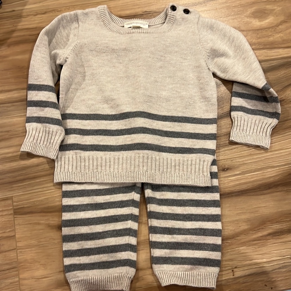 Striped sweater outfit .